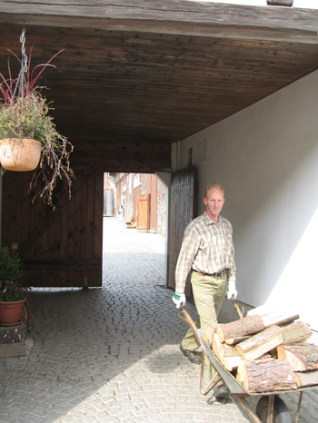 a picture called deutsche staffelmeisterschaften zeulenroda 2007 landleben 002 should be here...